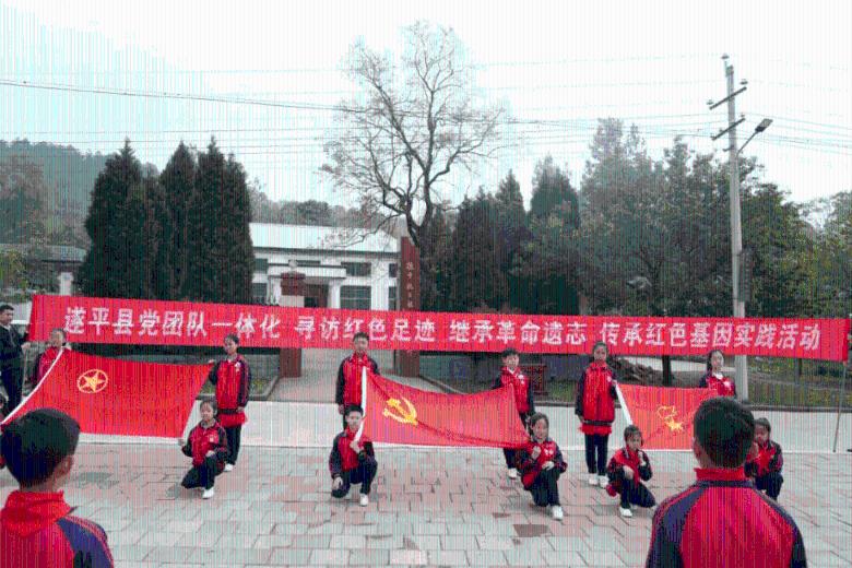 逃离废墟镇